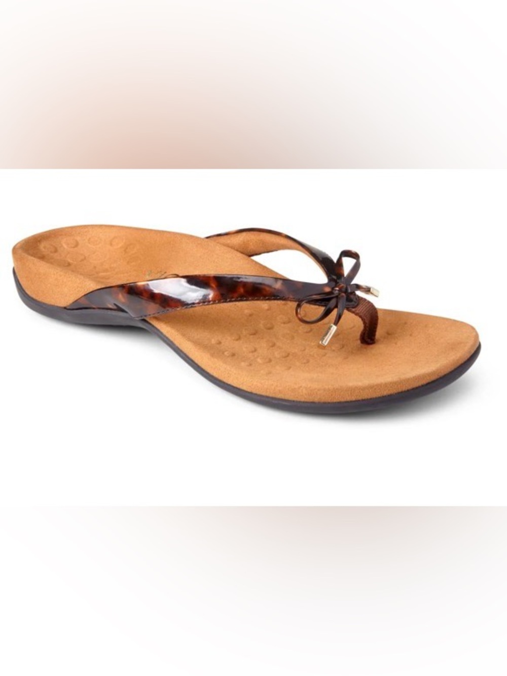 Vionic Bella II thong sandals in a tortoise print with bow+gold detailing 7.5/8